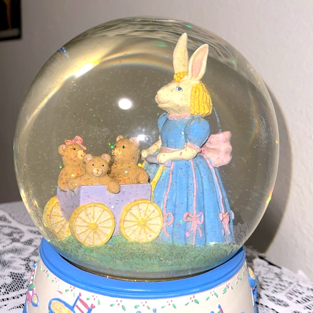 NURSERY Traditions SnowGlobe Retelling of Goldilocks & the Three Bears GLITTER